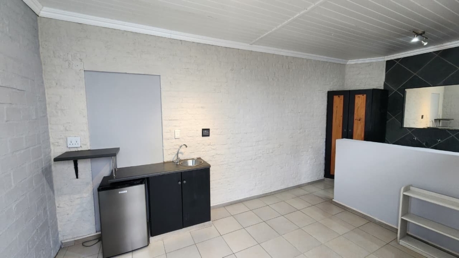 5 Bedroom Property for Sale in Middedorp Western Cape